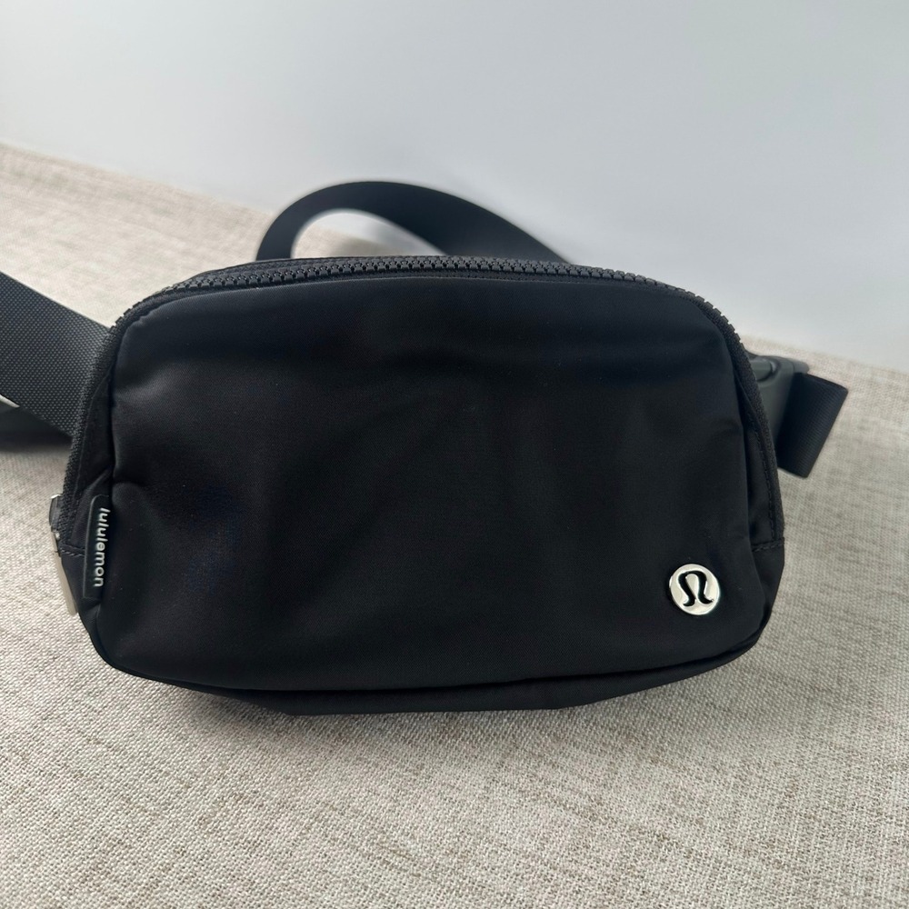 lululemon Everywhere Belt Bag Black OG Original Strap Fanny Pack Crossbody